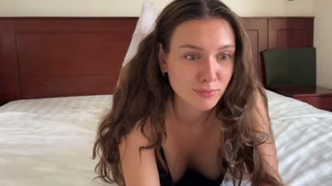 Snapshot of ameliahenderson chatting on June 18, 11:20 pm Ameli online show from June 18, 11:20 pm