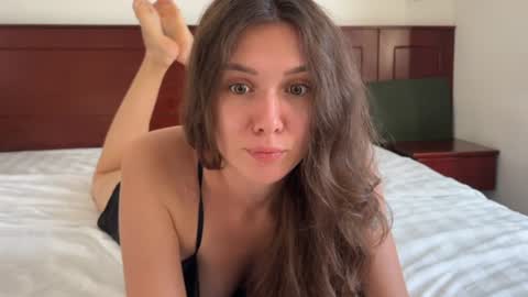 Snapshot of ameliahenderson chatting on June 19, 11:19 pm Ameli online show from June 19, 11:19 pm