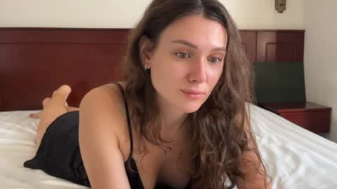 Snapshot of ameliahenderson chatting on June 24, 11:15 pm Ameli online show from June 24, 11:15 pm
