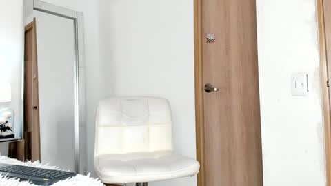 Ameliajones online show from December 4, 1:53 pm