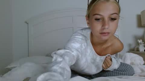 Amelia Lombardi online show from May 28, 1:36 am