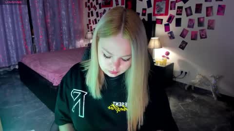 Amelia online show from April 2, 8:39 pm