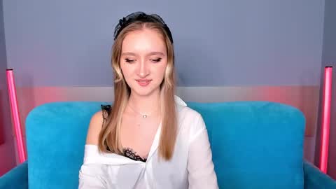 Snapshot of ameliawise chatting on February 14, 2:23 pm ameliawise online show from February 14, 2:23 pm