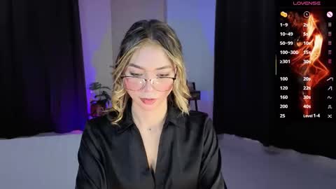 Snapshot of amelieaxie chatting on December 15, 2:49 am Isabella online show from December 15, 2:49 am