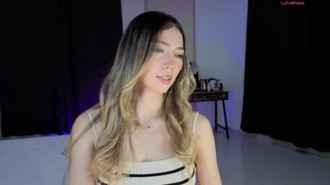 Snapshot of amelieaxie chatting on June 15, 2:47 am Isabella online show from June 15, 2:47 am