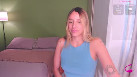 Snapshot of ameliegraham chatting on February 3, 8:24 pm Amelie Graham online show from February 3, 8:24 pm