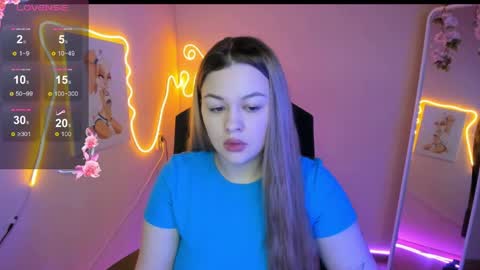 Amelie online show from April 8, 1:00 pm