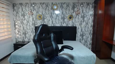 Snapshot of amell_thomson chatting on January 16, 11:48 am Amell Thomson online show from January 16, 11:48 am