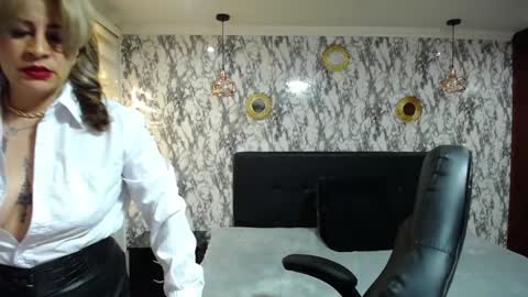 Snapshot of amell_thomson chatting on January 22, 11:34 am Amell Thomson online show from January 22, 11:34 am