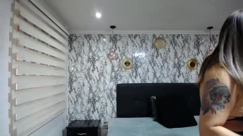 Snapshot of amell_thomson chatting on January 23, 11:37 am Amell Thomson online show from January 23, 11:37 am