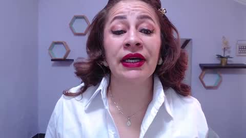 Snapshot of amell_thomson chatting on September 9, 11:32 am Amell Thomson online show from September 9, 11:32 am