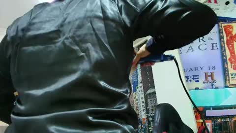 Snapshot of amell_thomson chatting on October 23, 11:31 am Amell Thomson online show from October 23, 11:31 am