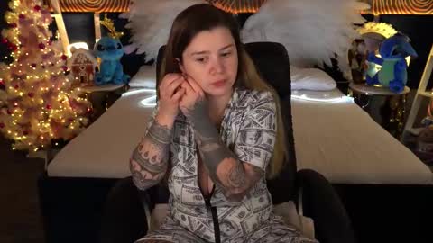 amellymillyy online show from January 11, 1:38 pm