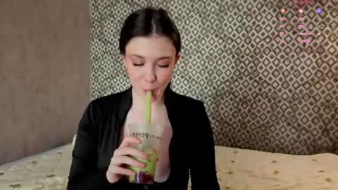 Snapshot of amelyay chatting on June 12, 12:37 pm amelyay online show from June 12, 12:37 pm