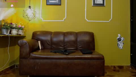 america millan online show from April 7, 9:04 pm