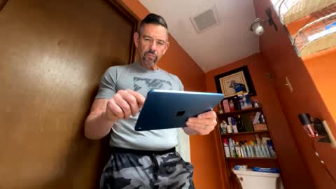 Snapshot of american_ron chatting on February 15, 9:00 pm american_ron online show from February 15, 9:00 pm