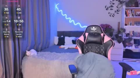 Snapshot of ami_amour_ chatting on February 17, 8:15 pm Hi-hi I am Kate welcome to my sexy room online show from February 17, 8:15 pm