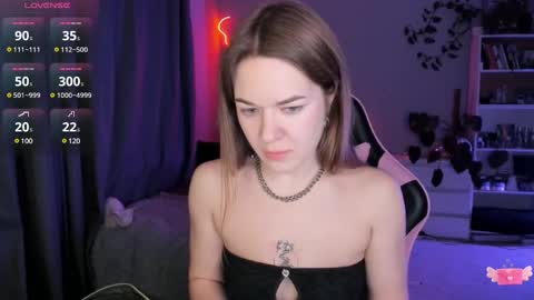 Snapshot of ami_amour_ chatting on February 19, 7:59 pm Hi-hi I am Kate welcome to my sexy room online show from February 19, 7:59 pm