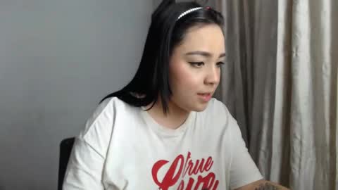 Snapshot of ami_rosee chatting on December 2, 7:03 am ami_rosee online show from December 2, 7:03 am