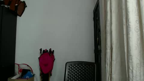 Snapshot of ami_rosee chatting on December 11, 7:20 am ami_rosee online show from December 11, 7:20 am