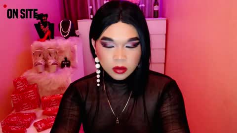 Snapshot of amiadoll chatting on December 12, 7:26 pm Queen Mireska online show from December 12, 7:26 pm