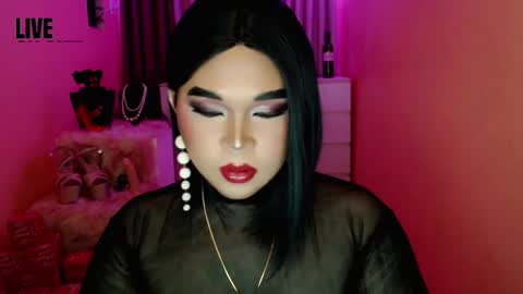 Snapshot of amiadoll chatting on December 20, 1:54 pm Queen Mireska online show from December 20, 1:54 pm