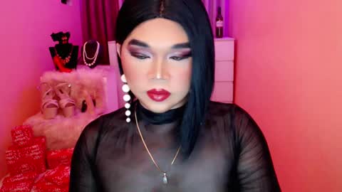 Snapshot of amiadoll chatting on December 21, 2:15 pm Queen Mireska online show from December 21, 2:15 pm