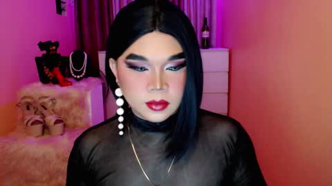 Snapshot of amiadoll chatting on December 28, 3:59 pm Queen Mireska online show from December 28, 3:59 pm