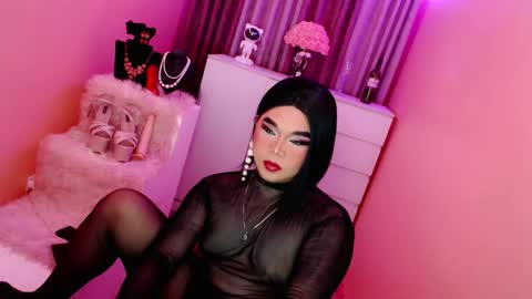 Snapshot of amiadoll chatting on January 16, 10:21 am Queen Mireska online show from January 16, 10:21 am