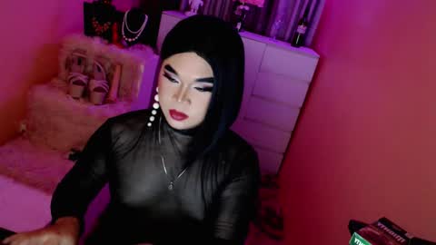 Snapshot of amiadoll chatting on January 16, 4:28 pm Queen Mireska online show from January 16, 4:28 pm