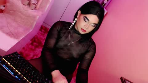 Snapshot of amiadoll chatting on January 21, 2:48 pm Queen Mireska online show from January 21, 2:48 pm