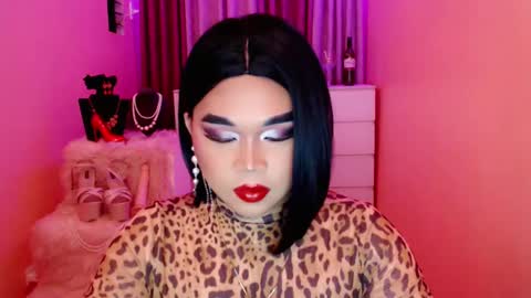 Snapshot of amiadoll chatting on February 1, 11:43 am Queen Mireska online show from February 1, 11:43 am