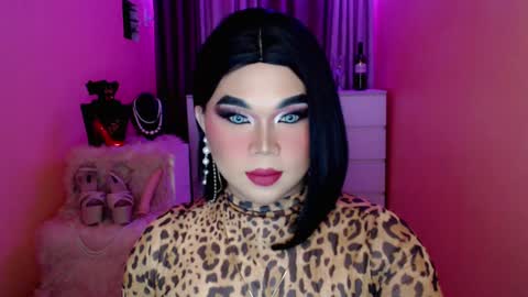 Snapshot of amiadoll chatting on February 2, 10:57 am Queen Mireska online show from February 2, 10:57 am