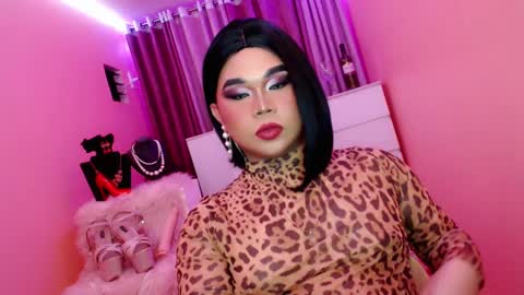 Snapshot of amiadoll chatting on February 2, 2:02 pm Queen Mireska online show from February 2, 2:02 pm