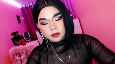 Snapshot of amiadoll chatting on February 13, 3:35 pm Queen Mireska online show from February 13, 3:35 pm