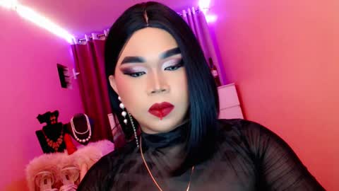 Snapshot of amiadoll chatting on February 22, 12:08 pm Queen Mireska online show from February 22, 12:08 pm