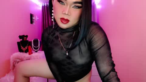 Snapshot of amiadoll chatting on February 22, 6:19 pm Queen Mireska online show from February 22, 6:19 pm