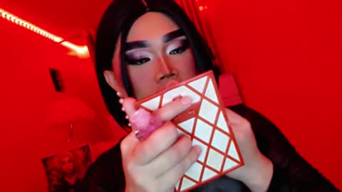 Snapshot of amiadoll chatting on March 12, 12:36 pm Queen Mireska online show from March 12, 12:36 pm