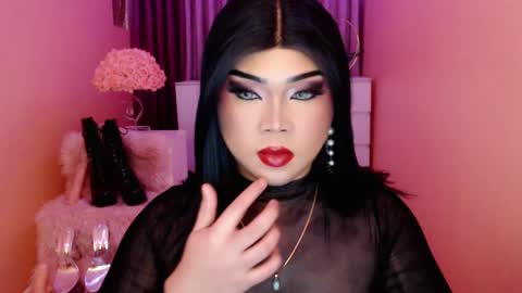 Snapshot of amiadoll chatting on September 25, 2:54 pm Queen Mireska online show from September 25, 2:54 pm