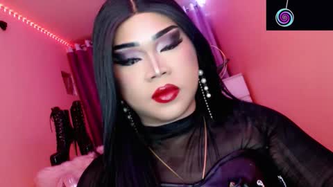 Snapshot of amiadoll chatting on October 24, 2:35 pm Queen Mireska online show from October 24, 2:35 pm