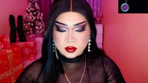 Snapshot of amiadoll chatting on December 4, 2:59 pm Queen Mireska online show from December 4, 2:59 pm