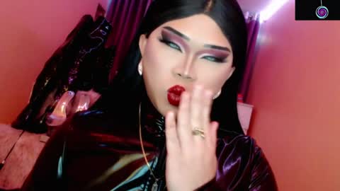 Snapshot of amiadoll chatting on May 4, 4:25 pm Queen Mireska online show from May 4, 4:25 pm