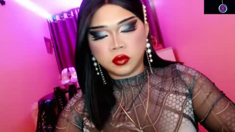 Snapshot of amiadoll chatting on June 9, 2:50 pm Queen Mireska online show from June 9, 2:50 pm