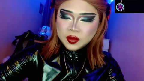 Snapshot of amiadoll chatting on June 19, 3:05 pm Queen Mireska online show from June 19, 3:05 pm