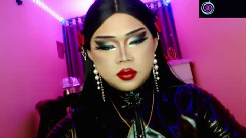 Snapshot of amiadoll chatting on July 1, 4:29 pm Queen Mireska online show from July 1, 4:29 pm