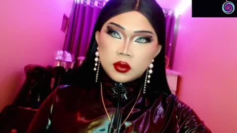 Snapshot of amiadoll chatting on July 2, 3:40 pm Queen Mireska online show from July 2, 3:40 pm