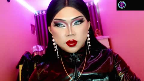 Snapshot of amiadoll chatting on July 3, 2:12 pm Queen Mireska online show from July 3, 2:12 pm