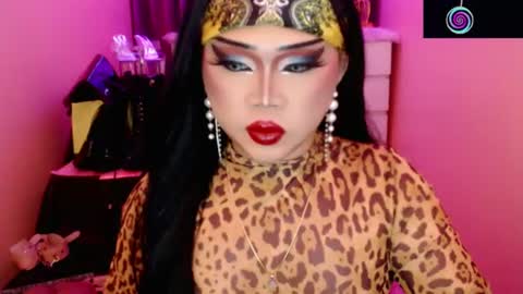 Snapshot of amiadoll chatting on July 5, 3:52 pm Queen Mireska online show from July 5, 3:52 pm