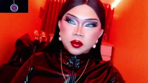Snapshot of amiadoll chatting on July 7, 1:48 pm Queen Mireska online show from July 7, 1:48 pm