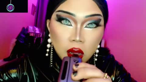 Snapshot of amiadoll chatting on July 8, 5:50 pm Queen Mireska online show from July 8, 5:50 pm